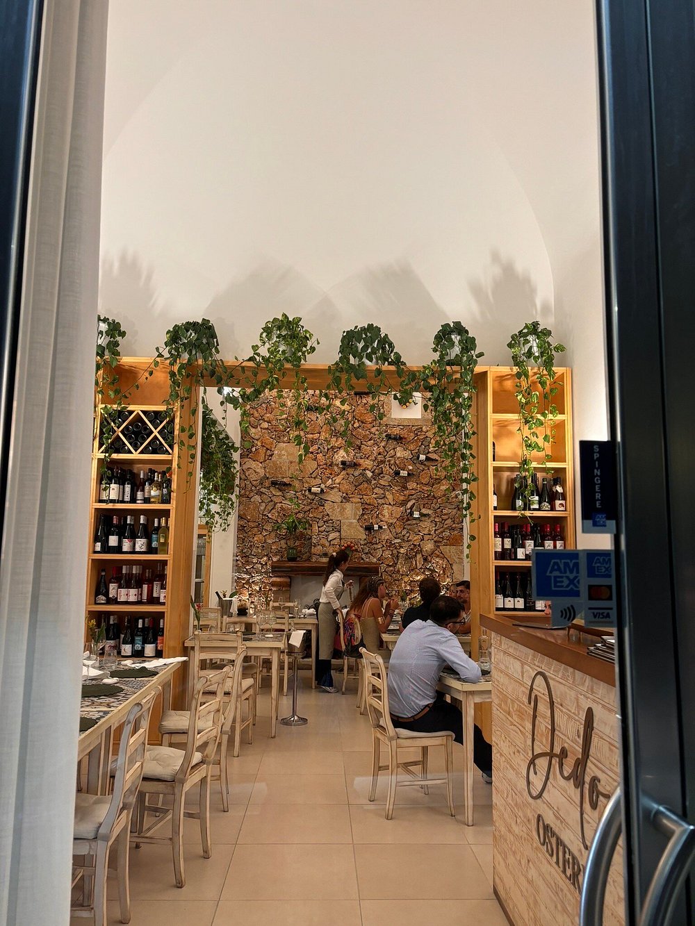 Sala interna di Dedo Osteria a Lecce
