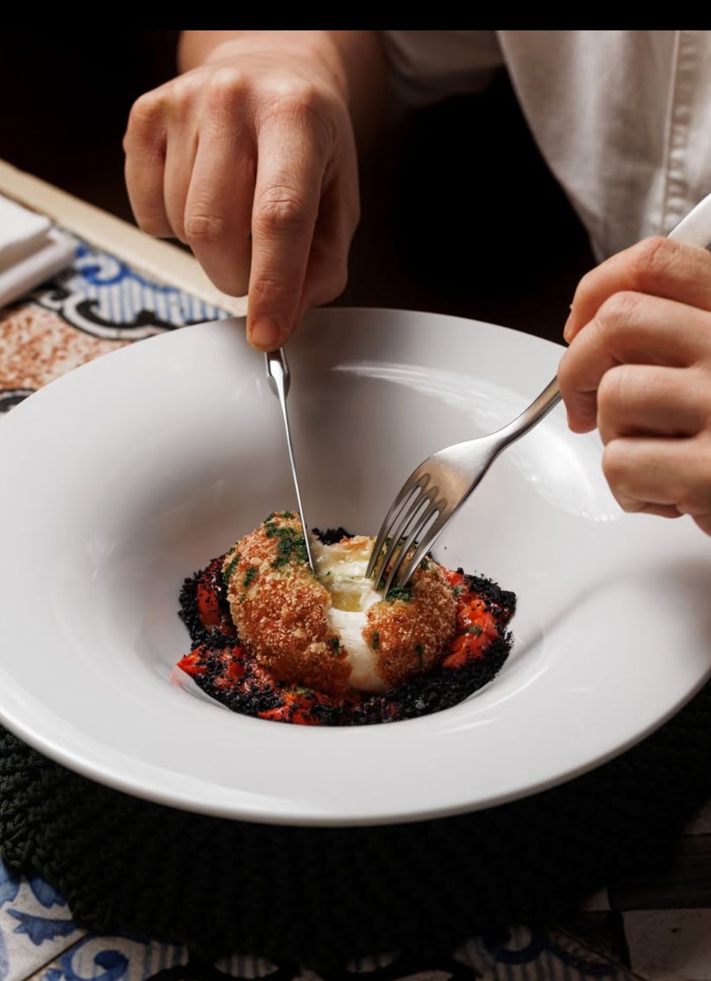 Burrata croccante su crema rossa, piatto signature
